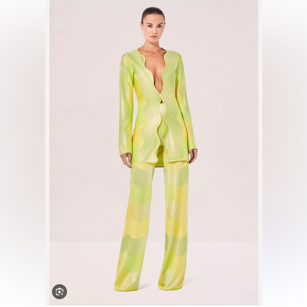 Alexis matching set (tunic top & pant) in wavy lime print